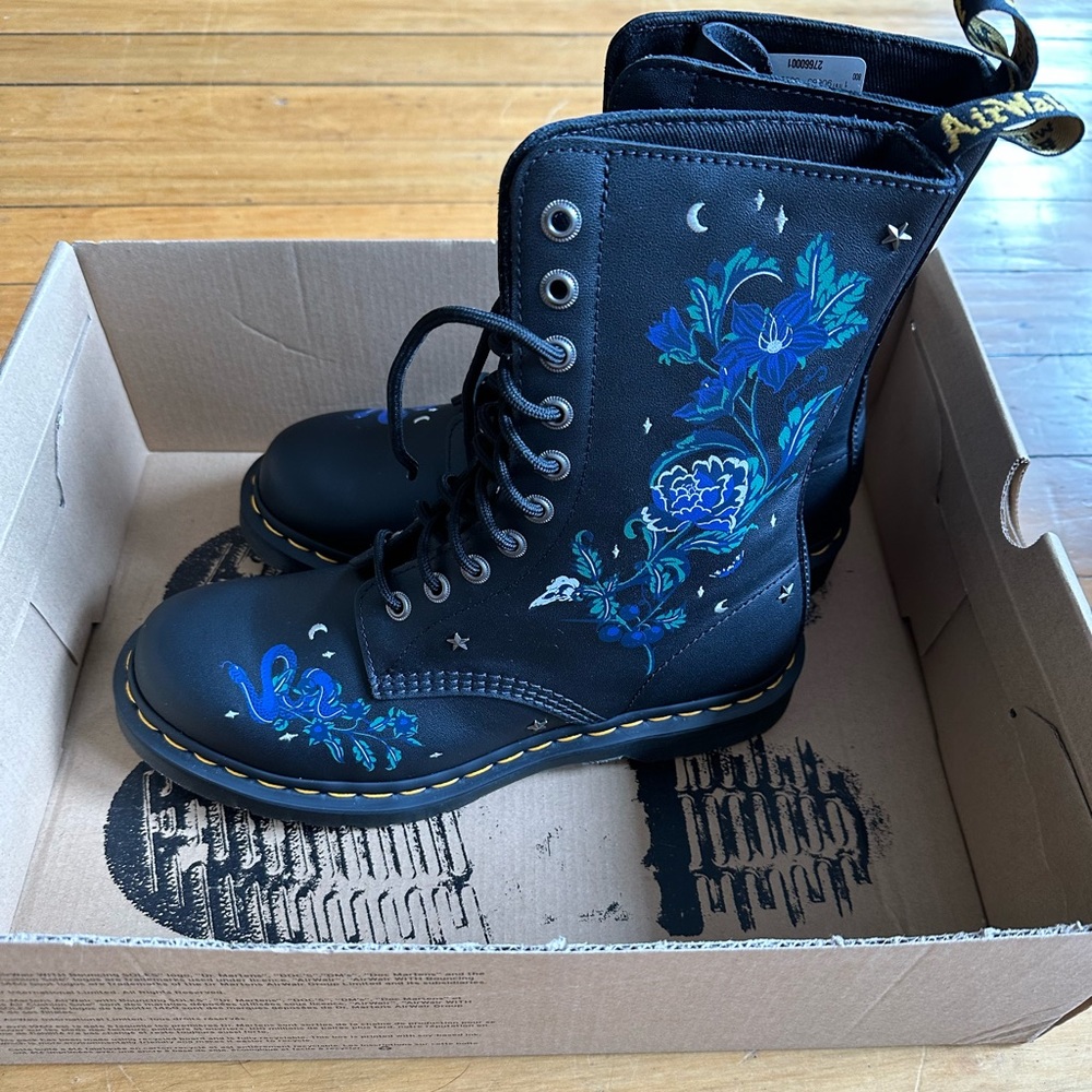 NWT Sinclair Mystic Garden Floral Tall Leather Boots